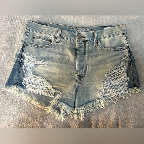 American Eagle Hi Rise Distressed Shorts- Size 8 - Picture 3 of 8